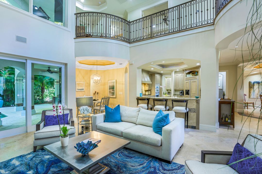 33 3rd St S, Naples, FL 34102