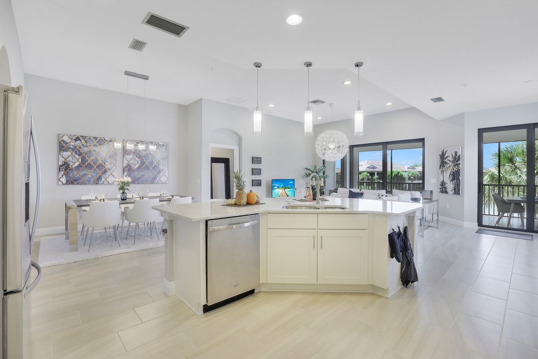 2185 Frangipani Cir, Naples, FL 34120