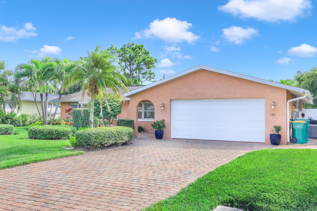 580 105th Ave N, Naples, FL 34108