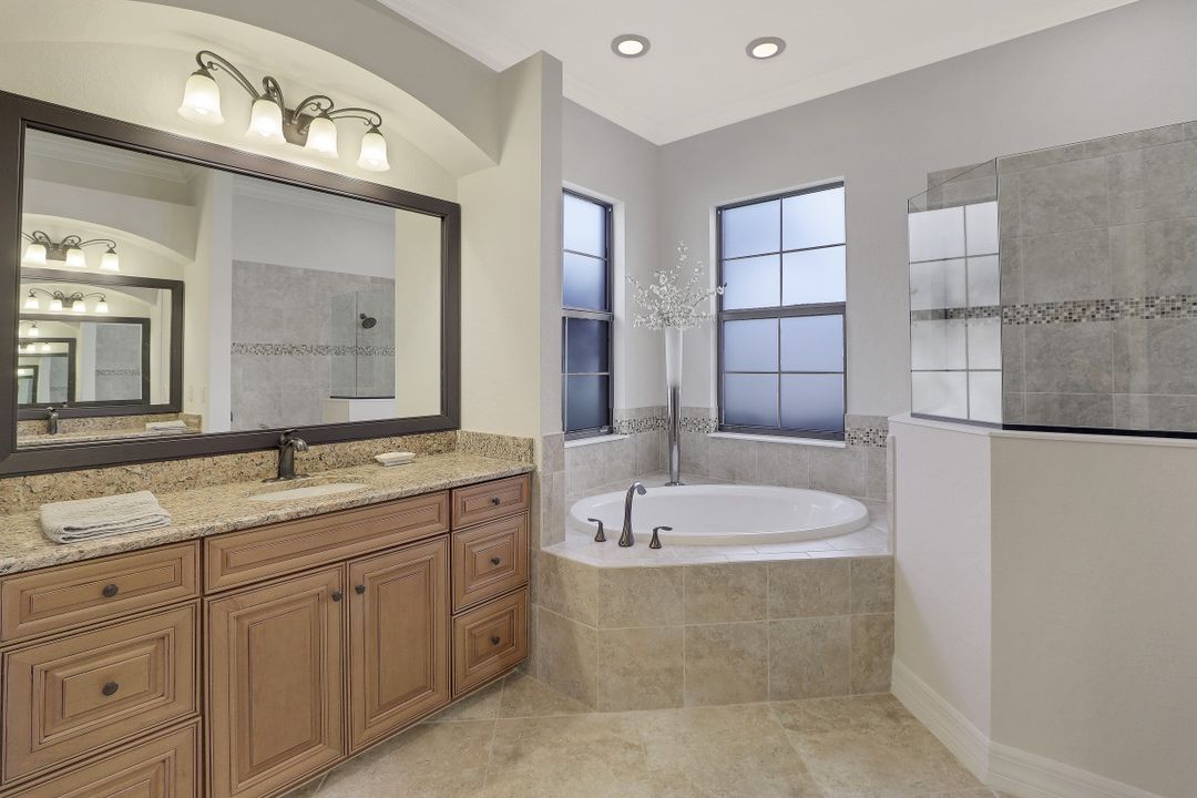 10066 Biscayne Bay Ln, Naples, FL 34120