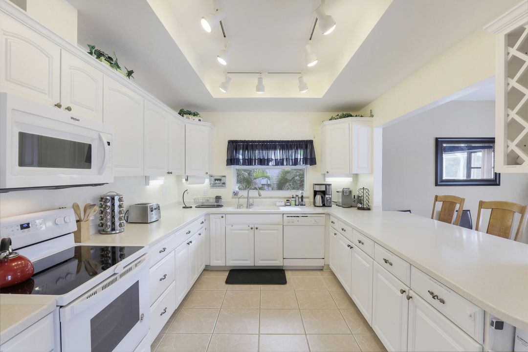 550 Inlet Dr, Marco Island, FL 34145