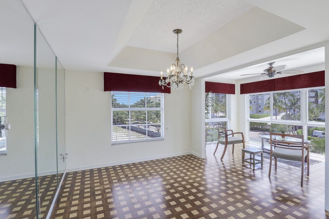 1900 Gulf Shore Blvd N #201, Naples, FL 34102