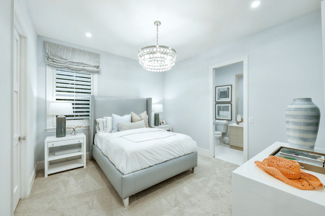 603 West St, Naples, FL 34108