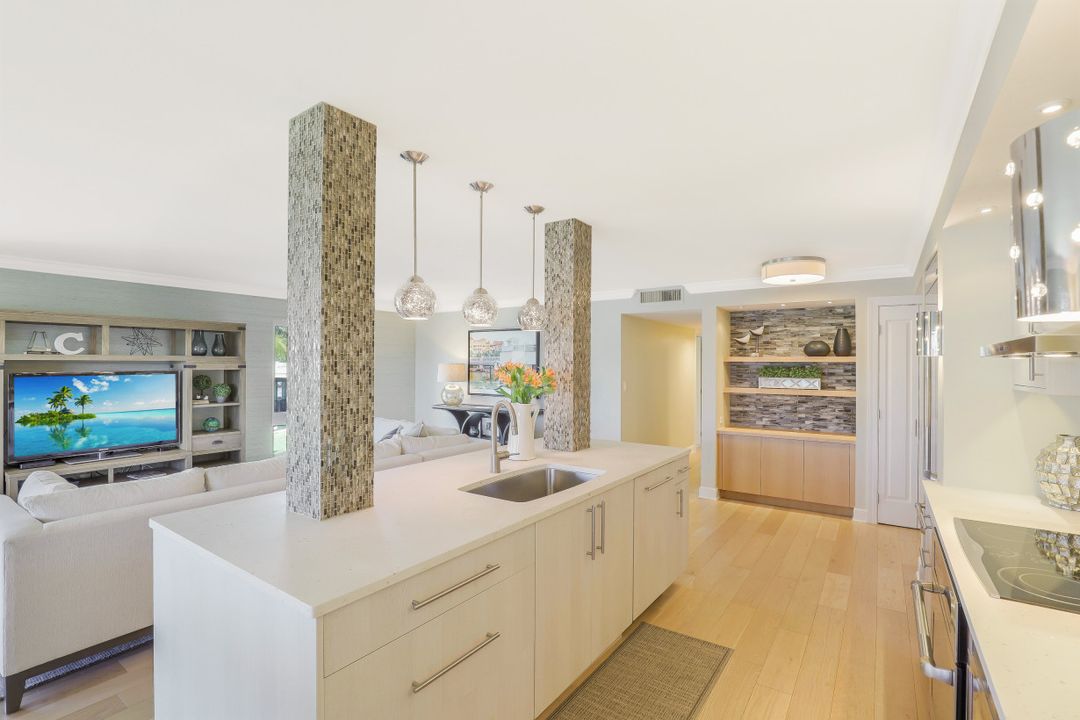 250 Park Shore Dr #103, Naples, FL 34103