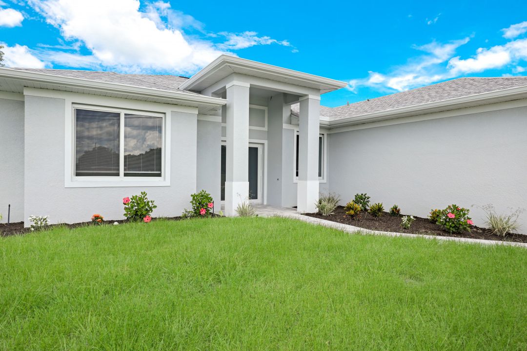 1334 SW Santa Barbara Pl, Cape Coral, FL 33991