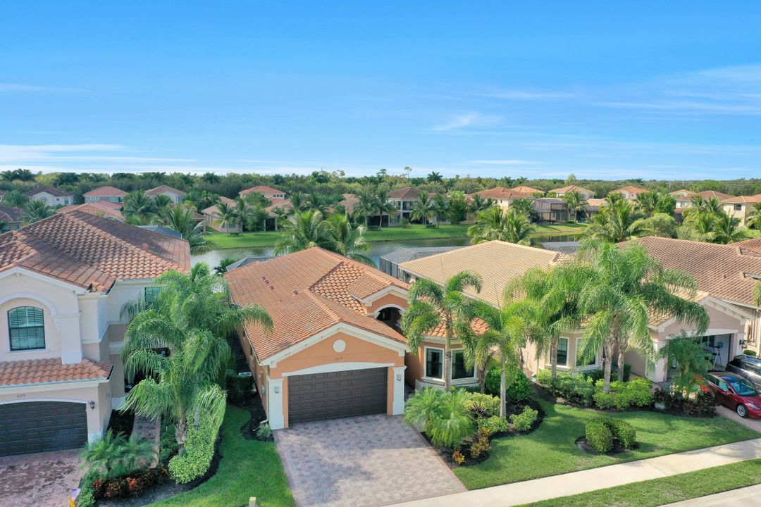 3374 Pacific Dr, Naples, FL 34119