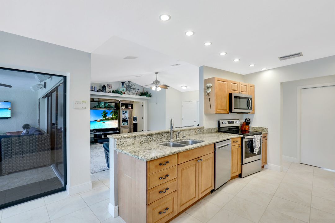 1941 Oakes Blvd, Naples, FL 34119