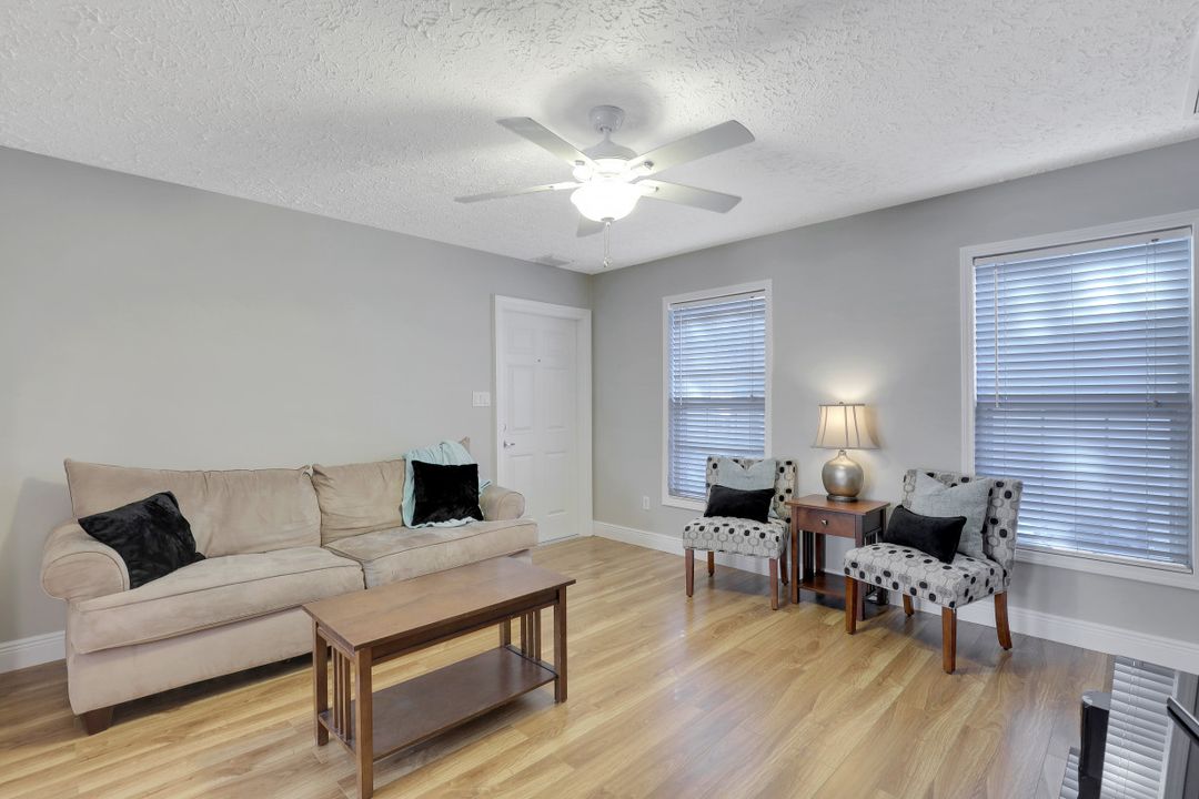 239 Leawood Cir, Naples, FL 34104