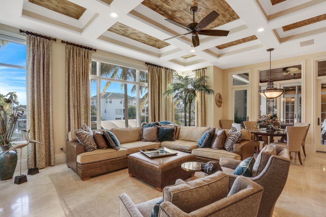 172 Seabreeze Ave, Naples, FL 34108