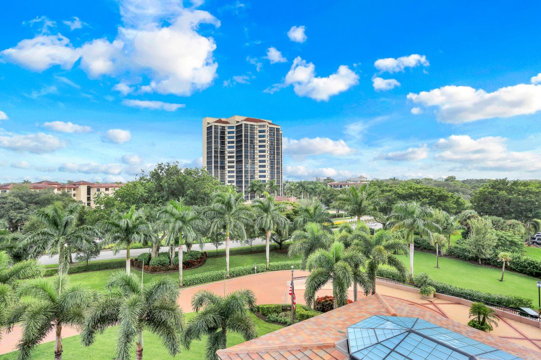 6075 Pelican Bay Blvd #506, Naples, FL 34108