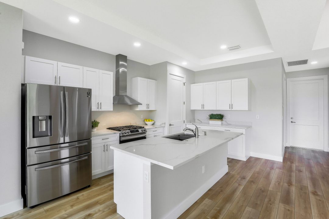 712 25th St SW, Naples, FL 34117