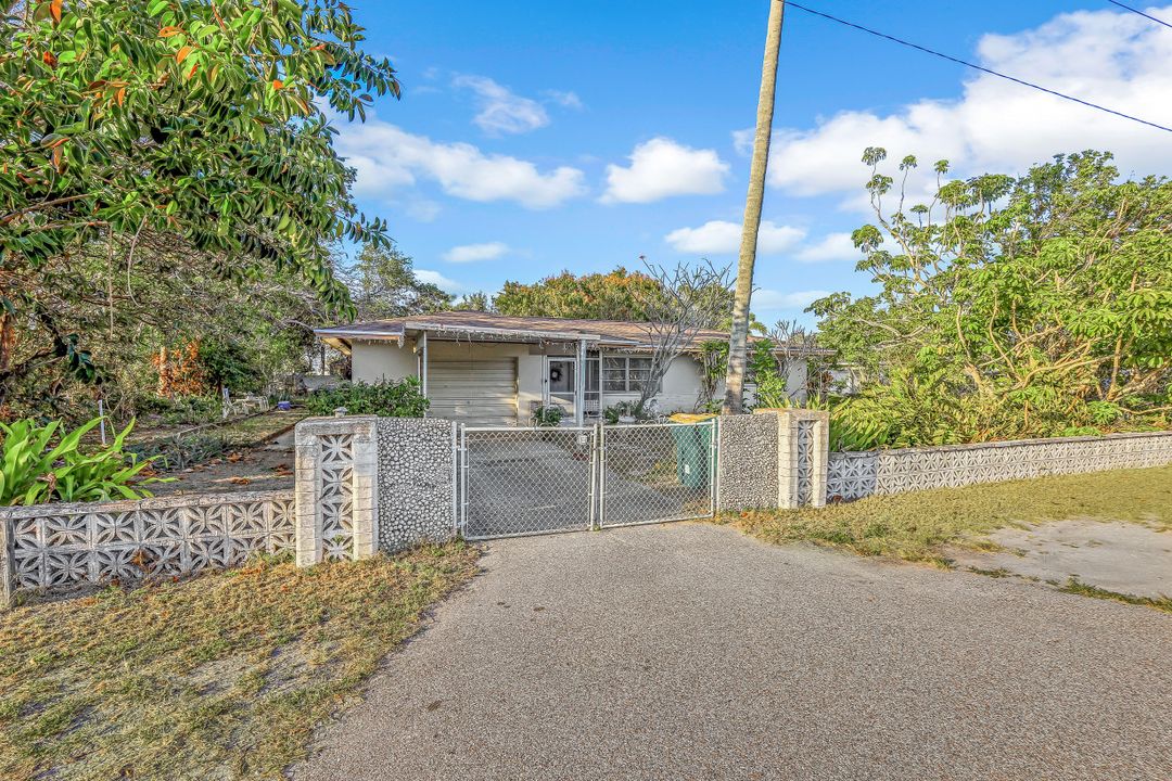 801 91st Ave N, Naples, FL 34108