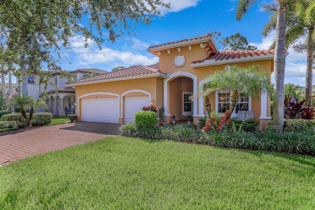 1985 Par Dr, Naples, FL 34120