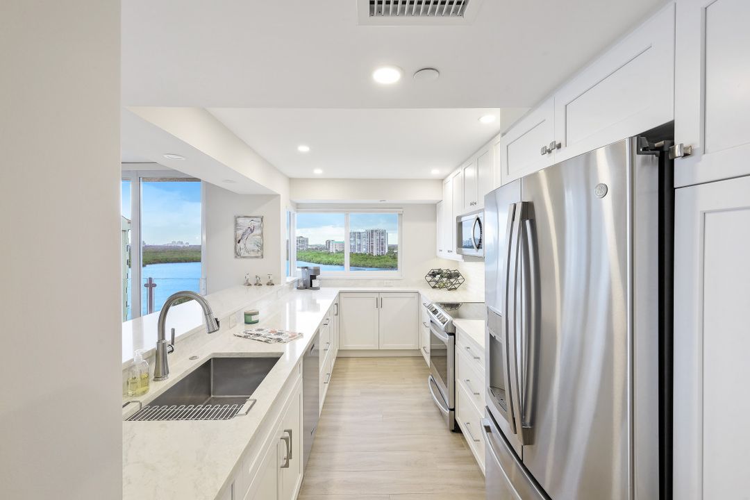 40 Seagate Dr #1004, Naples, FL 34103