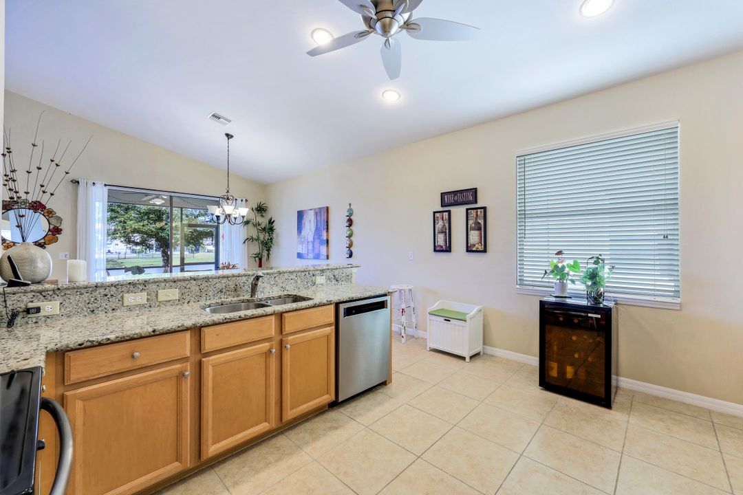 8615 Sumner Ave, Fort Myers, FL 33908