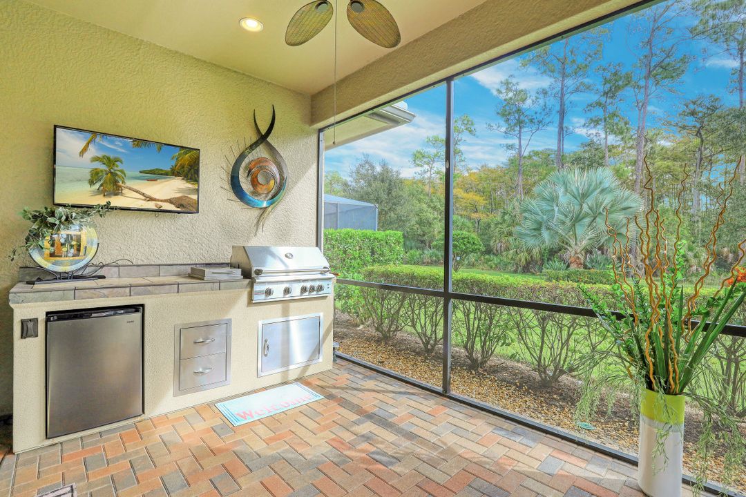 9367 Isla Bella Cir, Bonita Springs, FL 34135