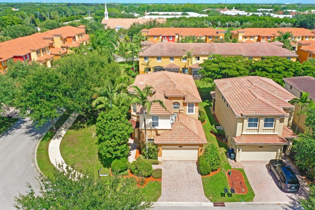 10100 N Golden Elm Dr, Estero, FL 33928