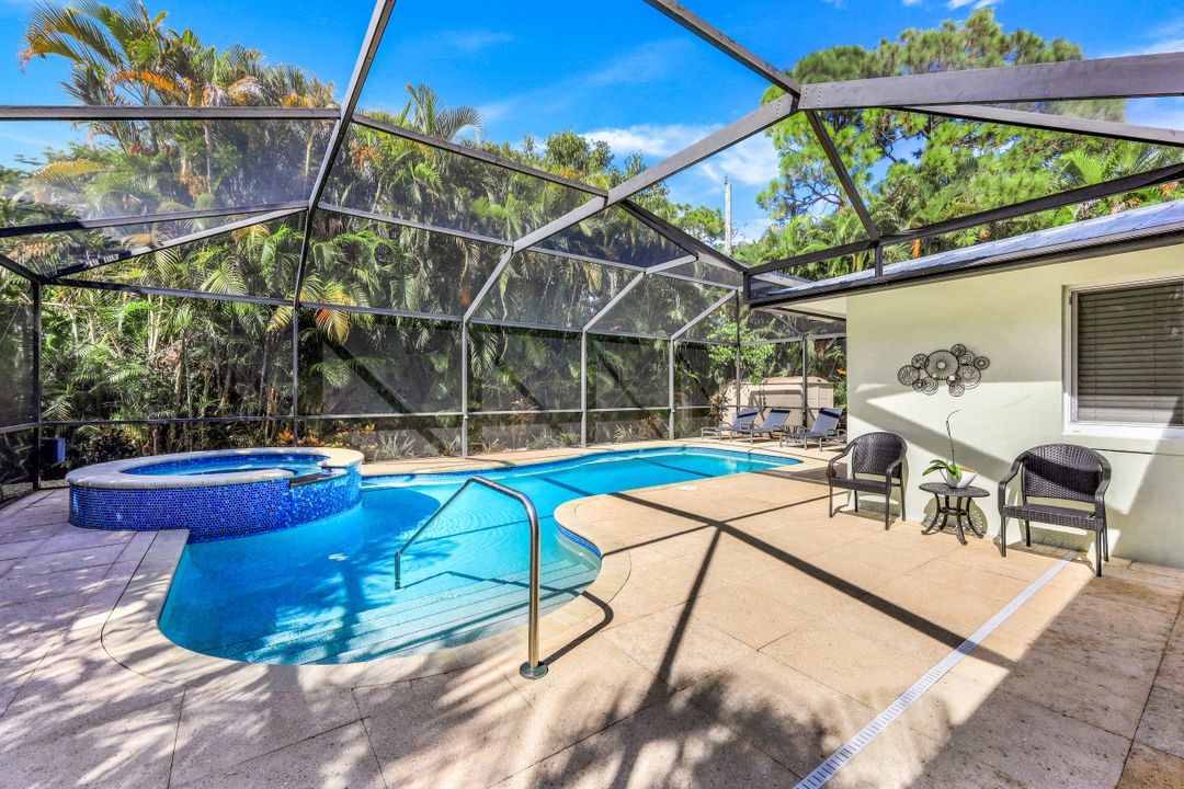 657 91st Ave N, Naples, FL 34108