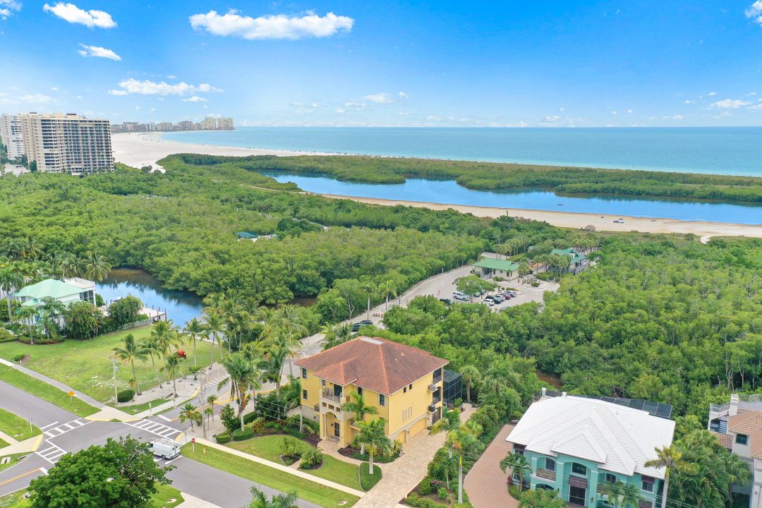 500 Spinnaker Dr, Marco Island, FL 34145