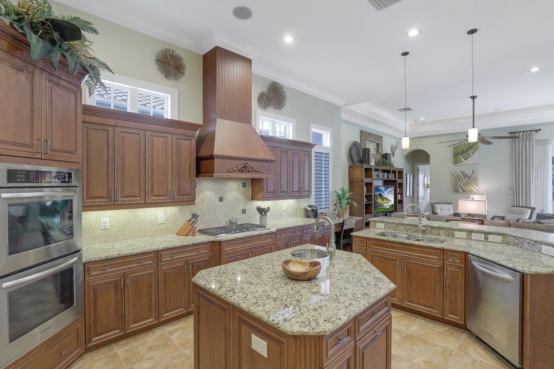 10610 Via Milano Dr, Miromar Lakes, FL 33913