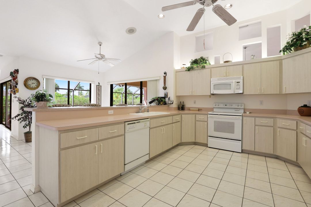 5208 SW 9th Pl, Cape Coral, FL 33914