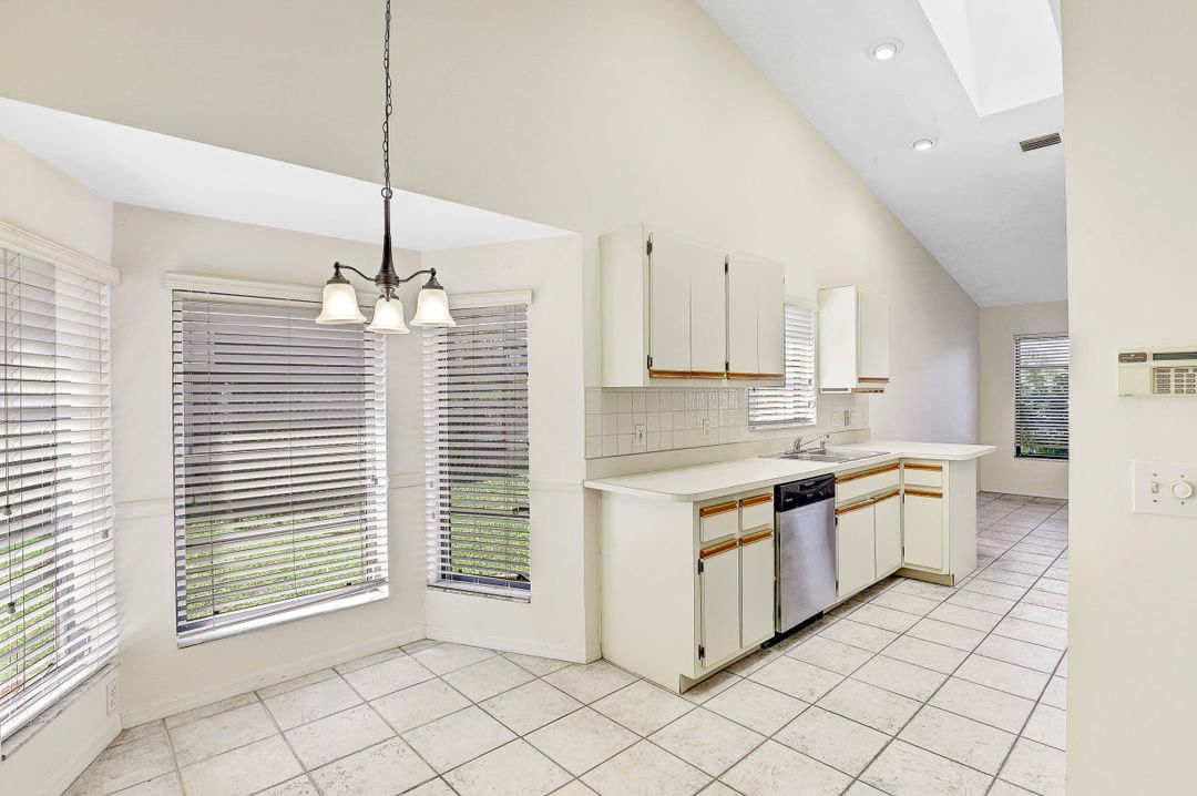 1121 SE 21st St, Cape Coral, FL 33990