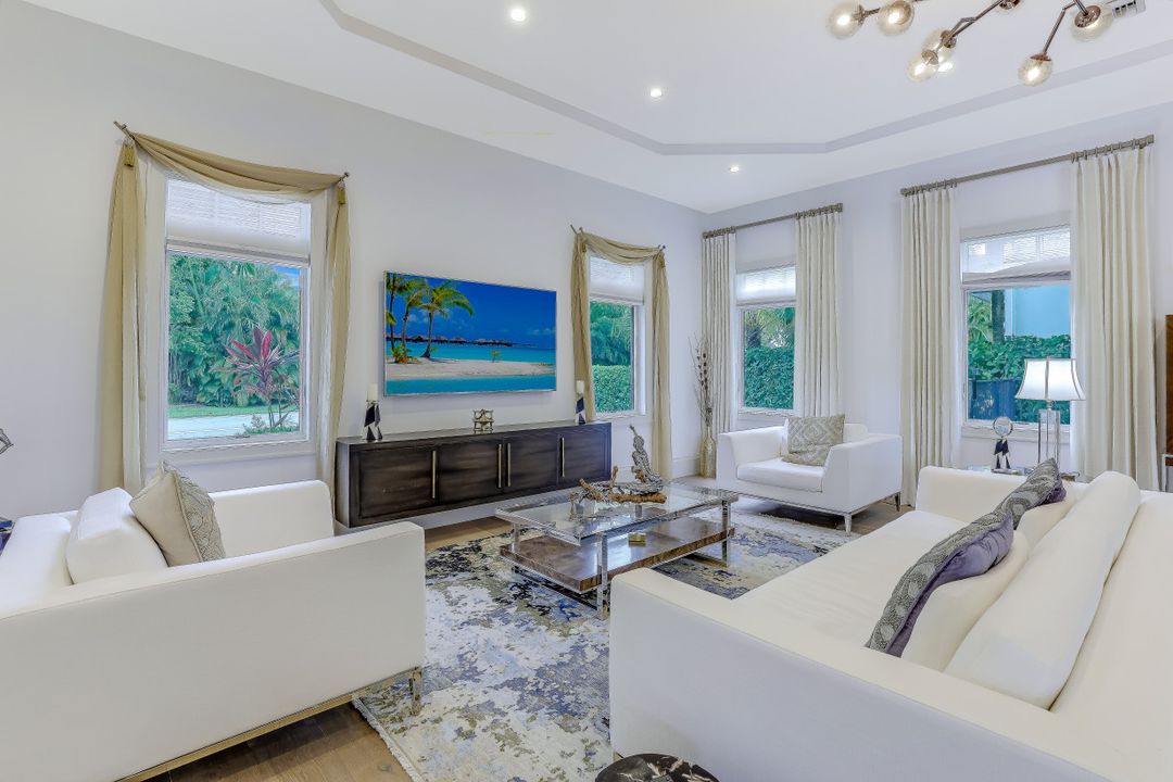 1824 Alamanda Dr, Naples, FL 34102