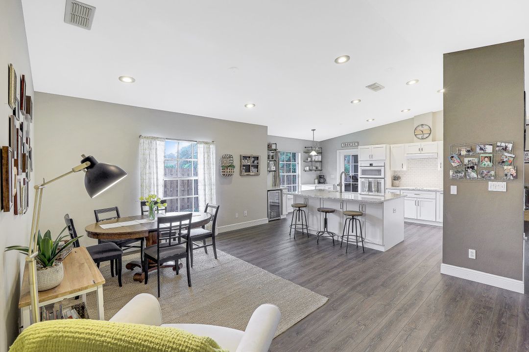 206 Kirtland Dr, Naples, FL 34110