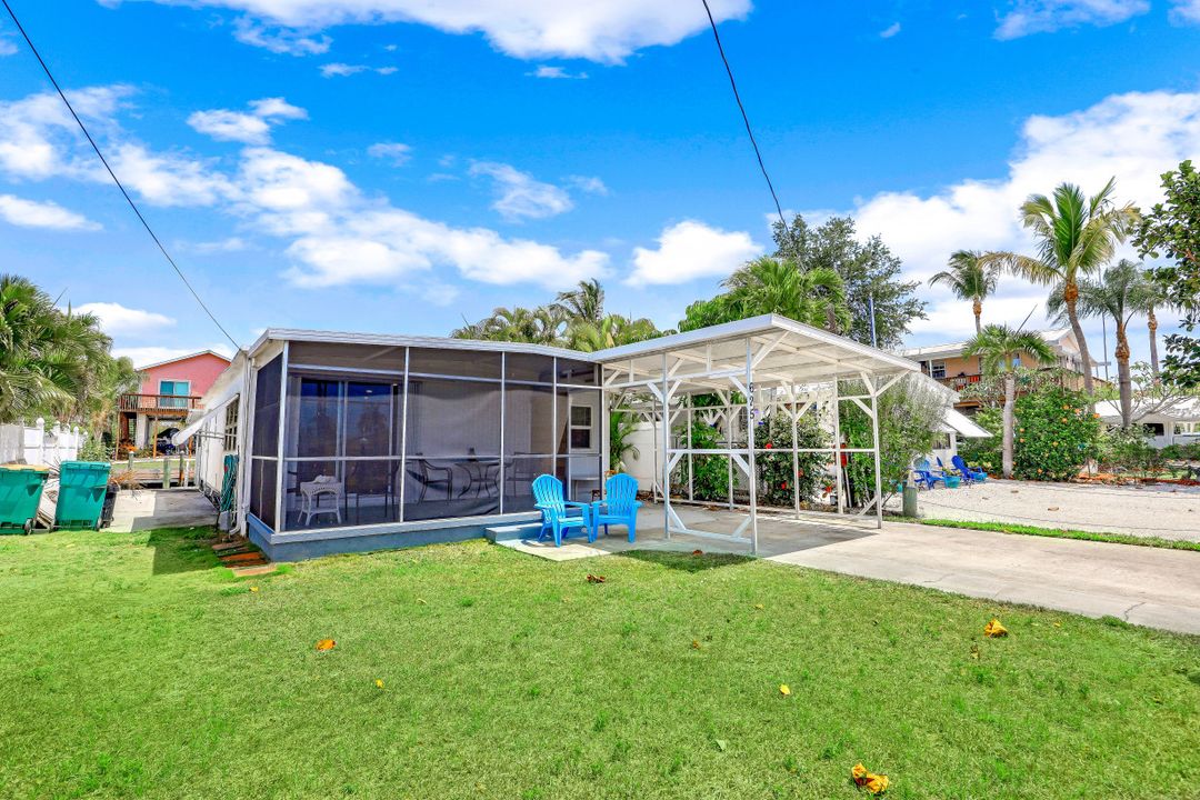 625 Palm Dr, Goodland, FL 34140