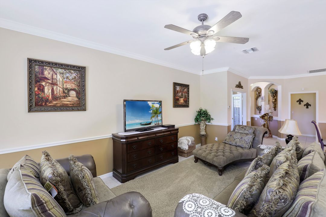 2084 Crestview Way, Naples, FL 34119