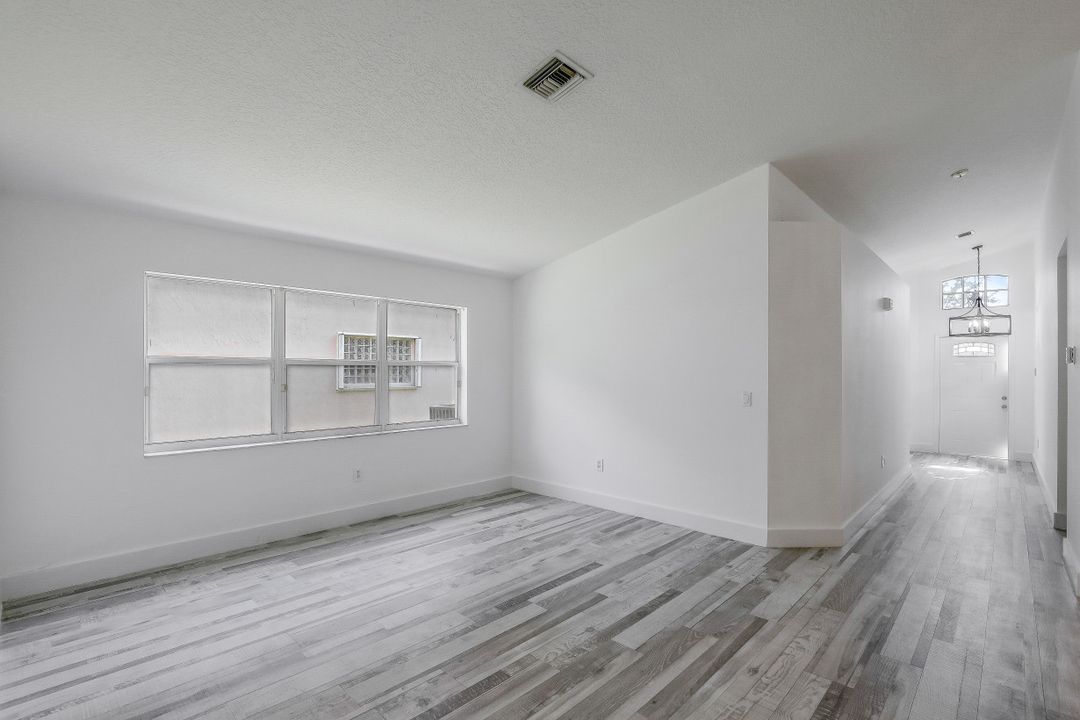 136 SW 206th Ave, Pembroke Pines, FL 33029