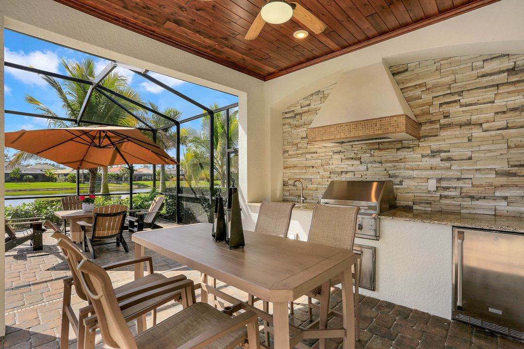 2296 Somerset Pl, Naples, FL 34120