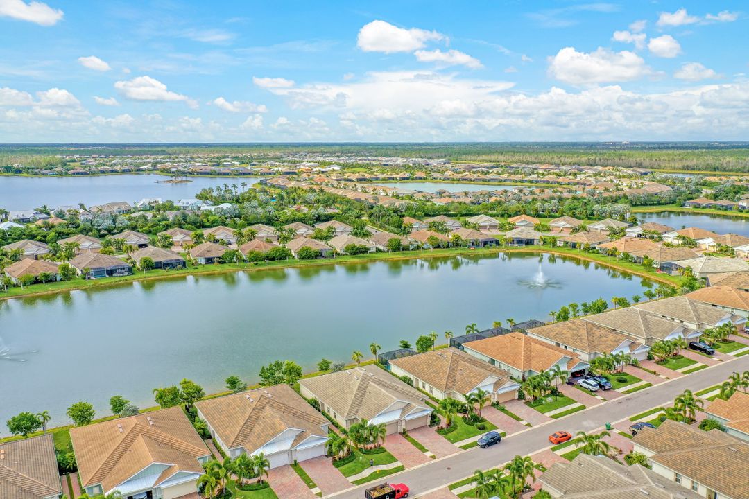 14708 Edgewater Cir, Naples, FL 34114