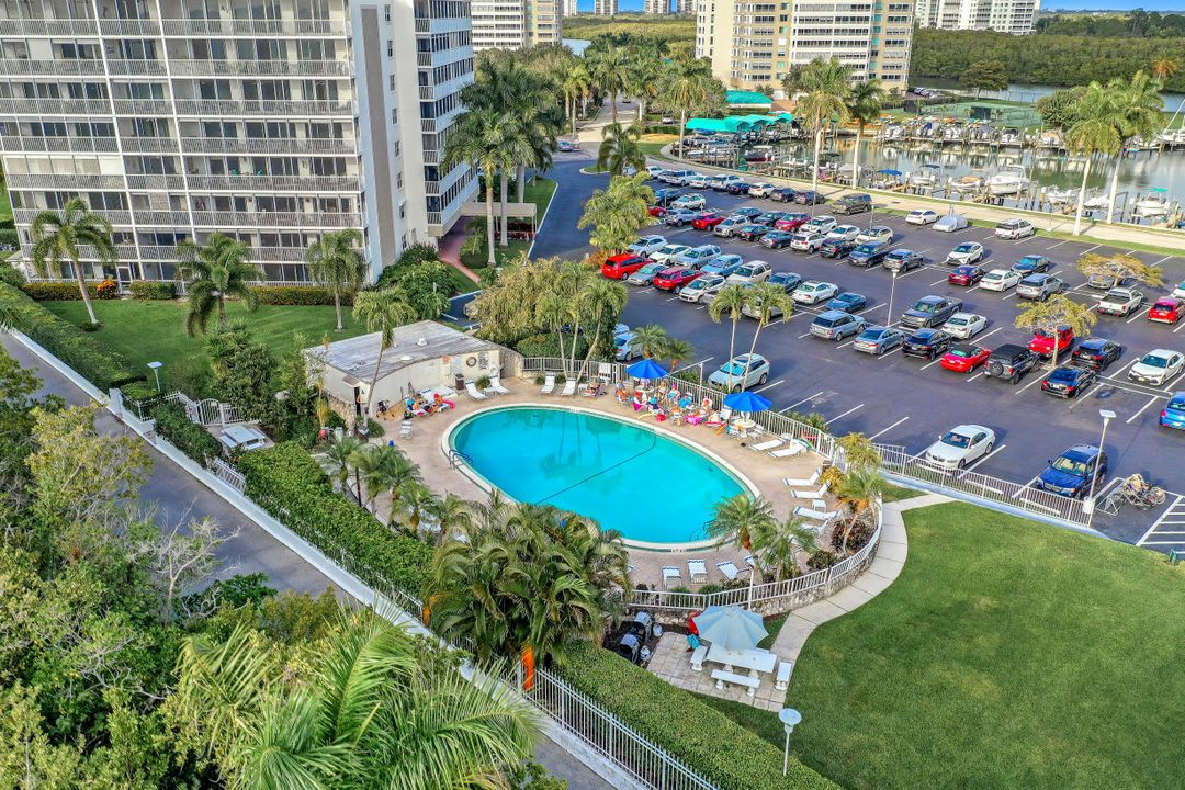 1 Bluebill Ave #306, Naples, FL 34108