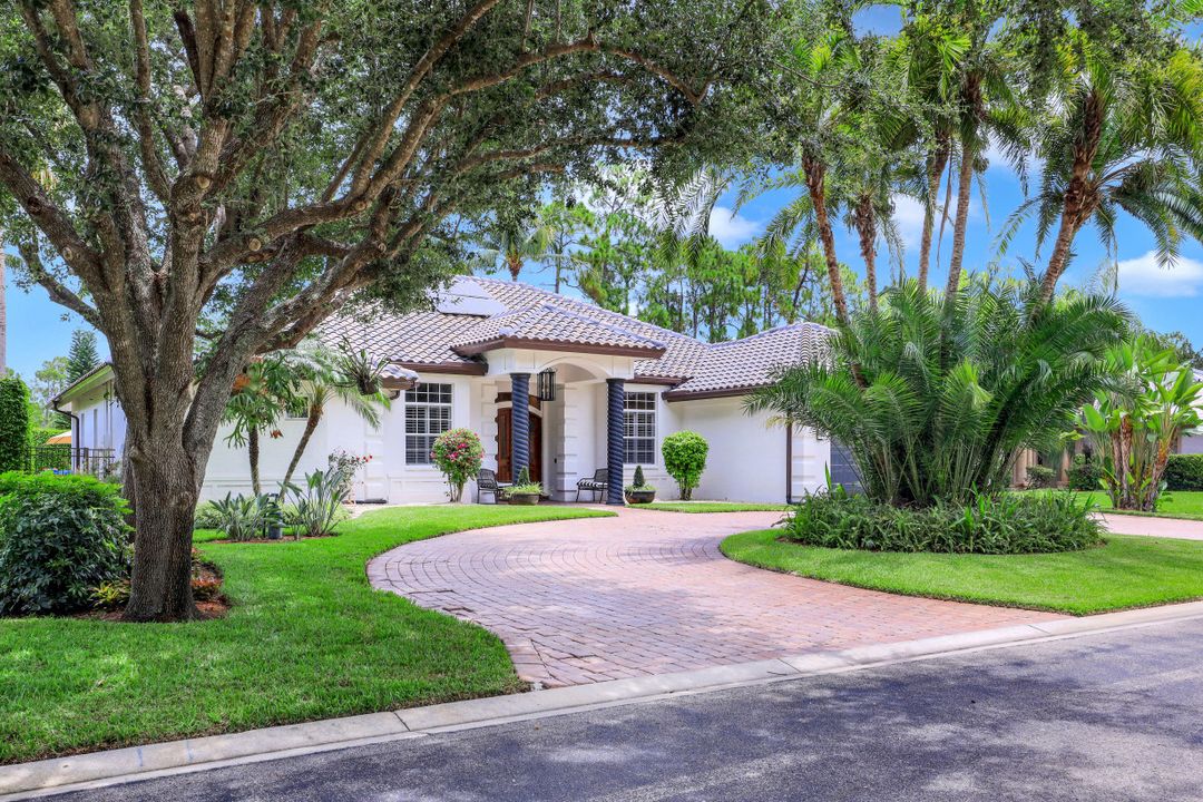 9925 Clear Lake Cir, Naples, FL 34109