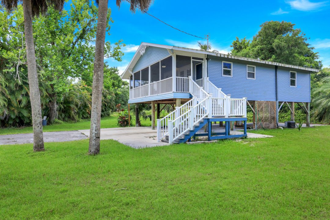 5202 Cypress Ln, Naples, FL 34113