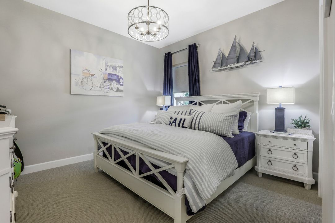 9610 Everglades Dr, Naples, FL 34120