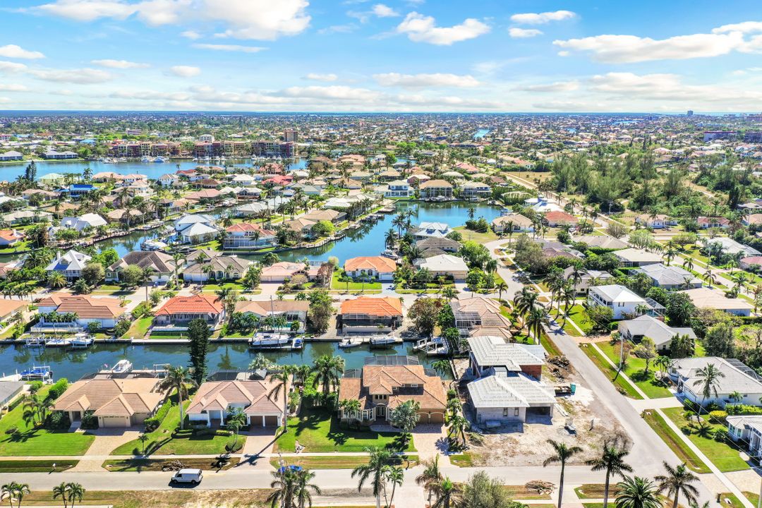 707 Plantation Ct, Marco Island, FL 34145