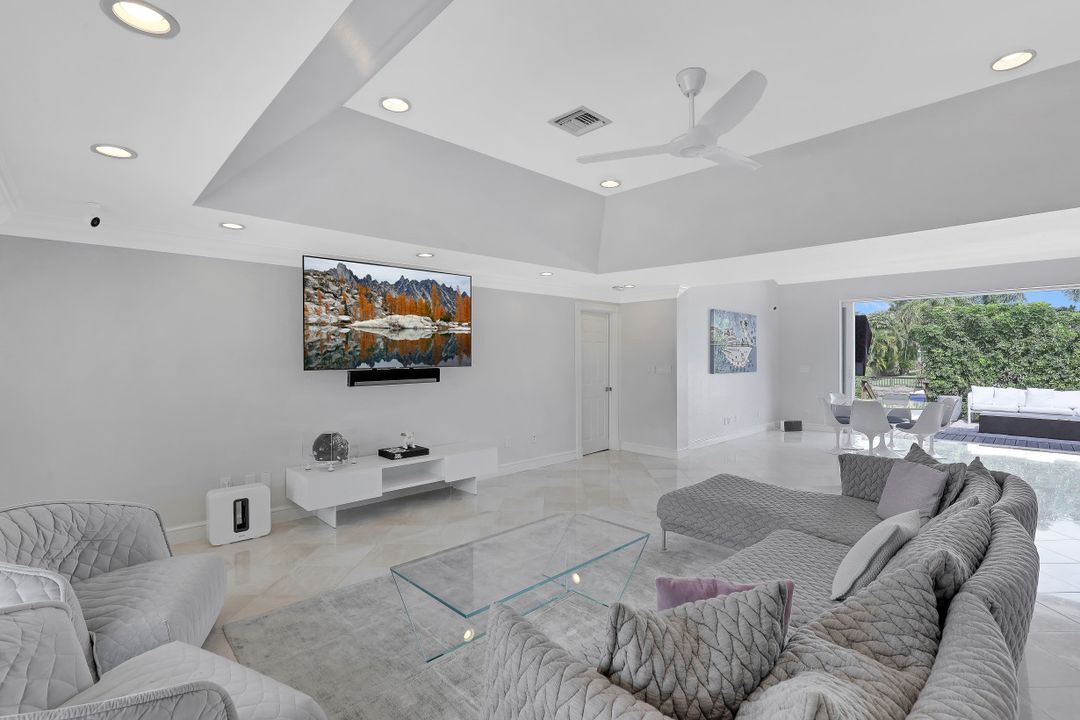 151 Bayview Ave, Naples, FL 34108