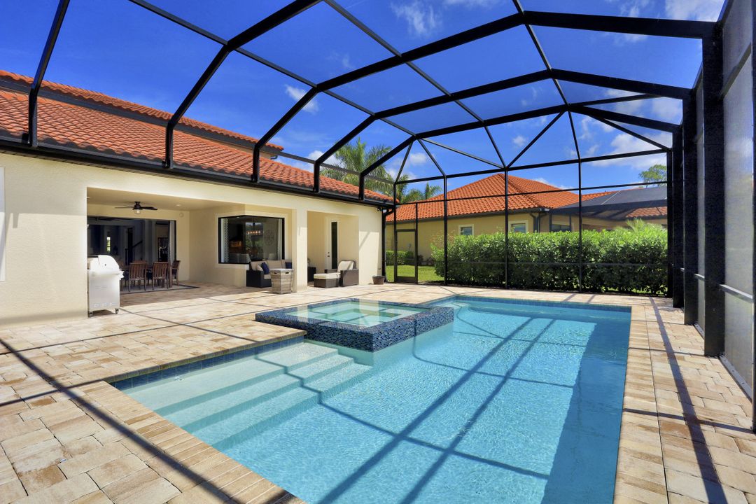 1622 Songbird Ct, Naples, FL 34120