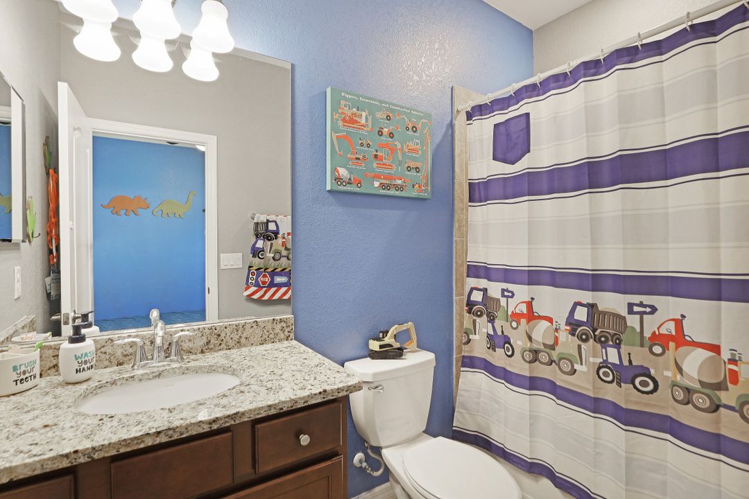 9231 Shadow Oak Ln, Naples, FL 34120