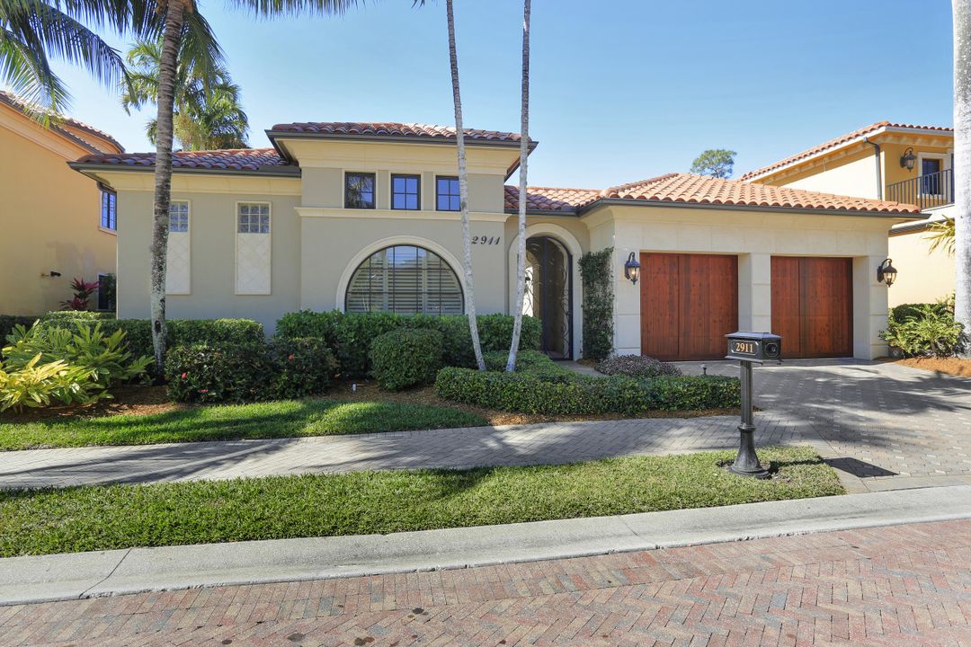 2911 Tiburon Blvd E, Naples, FL 34109