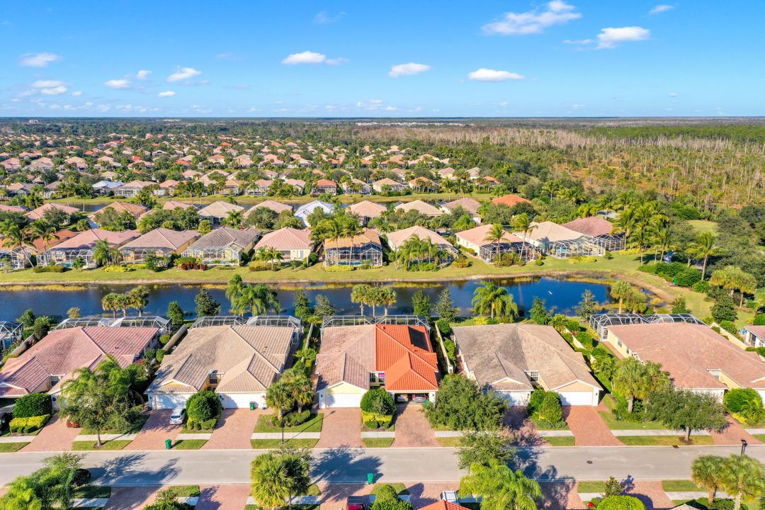 8113 Xenia Ln, Naples, FL 34114