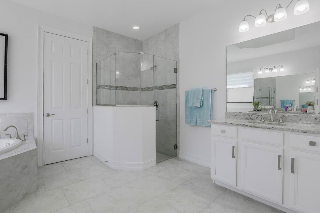 1527 Mockingbird Dr, Naples, FL 34120