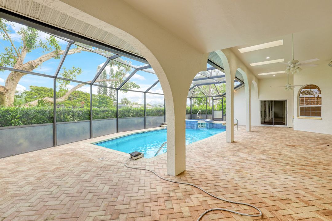 9926 Ortega Ln, Bonita Springs, FL 34135