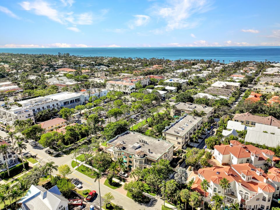 431 4th Ave S, Naples, FL 34102