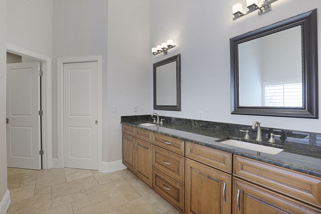 1905 Fairfax Cir, Naples, FL 34109