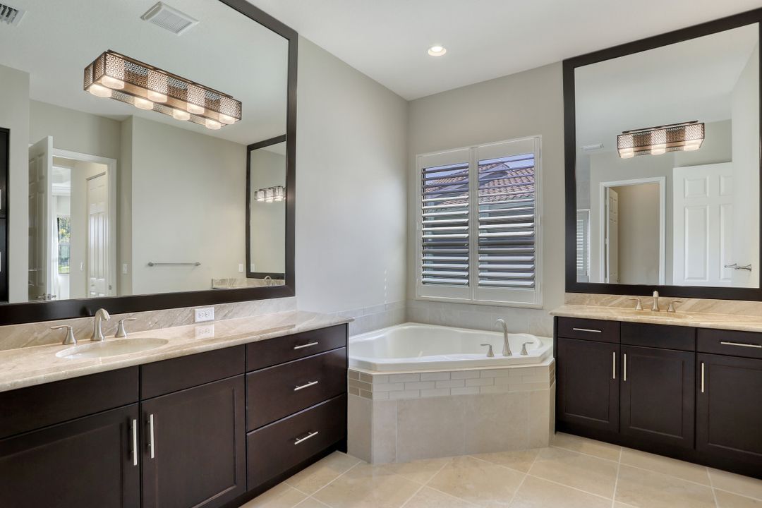 11571 Meadowrun Cir, Fort Myers, FL 33913