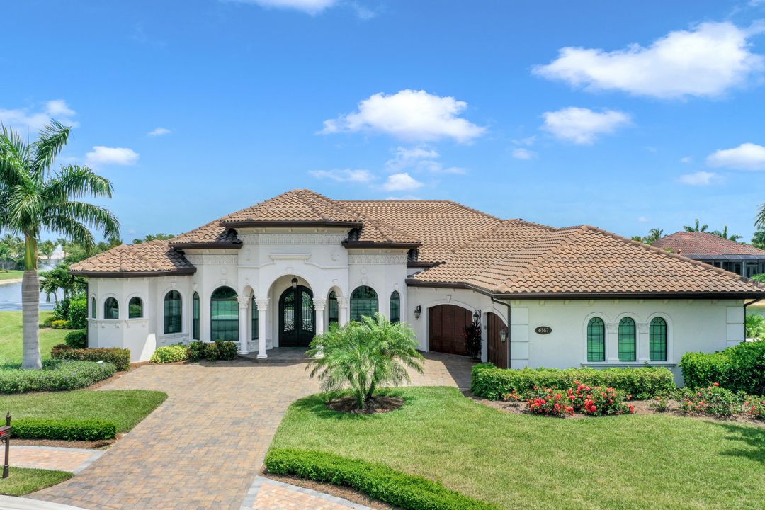 6587 Barbera Ln, Naples, FL 34113