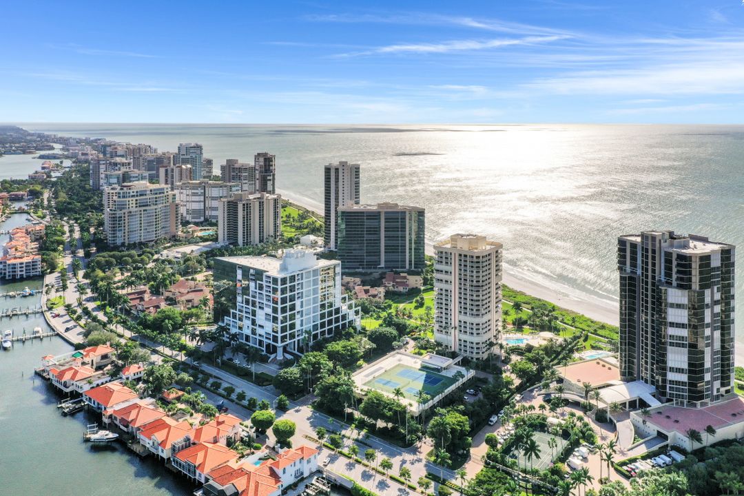 4951 Gulf Shore Blvd #302, Naples, FL 34103